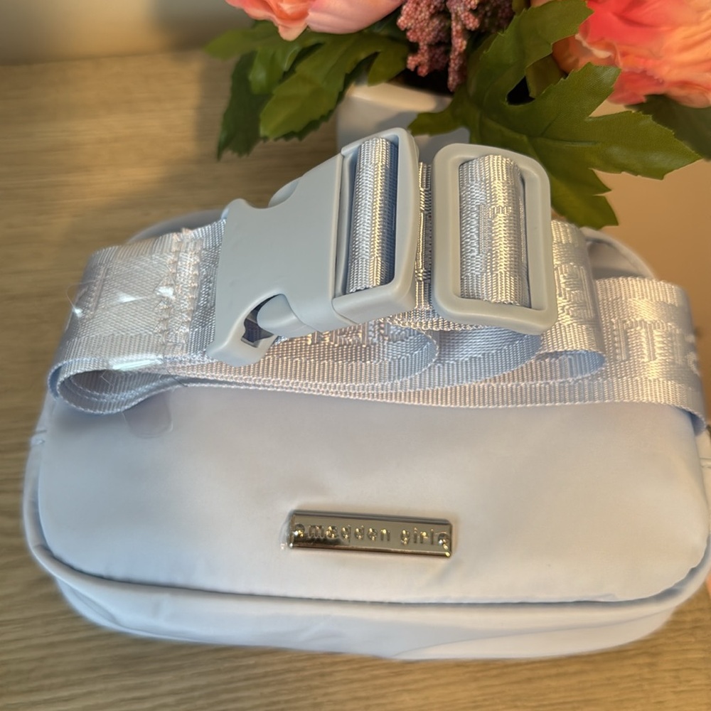 Madden Girl Baby Blue Fanny Pack Belt Bag - NEW - Picture 3 of 8